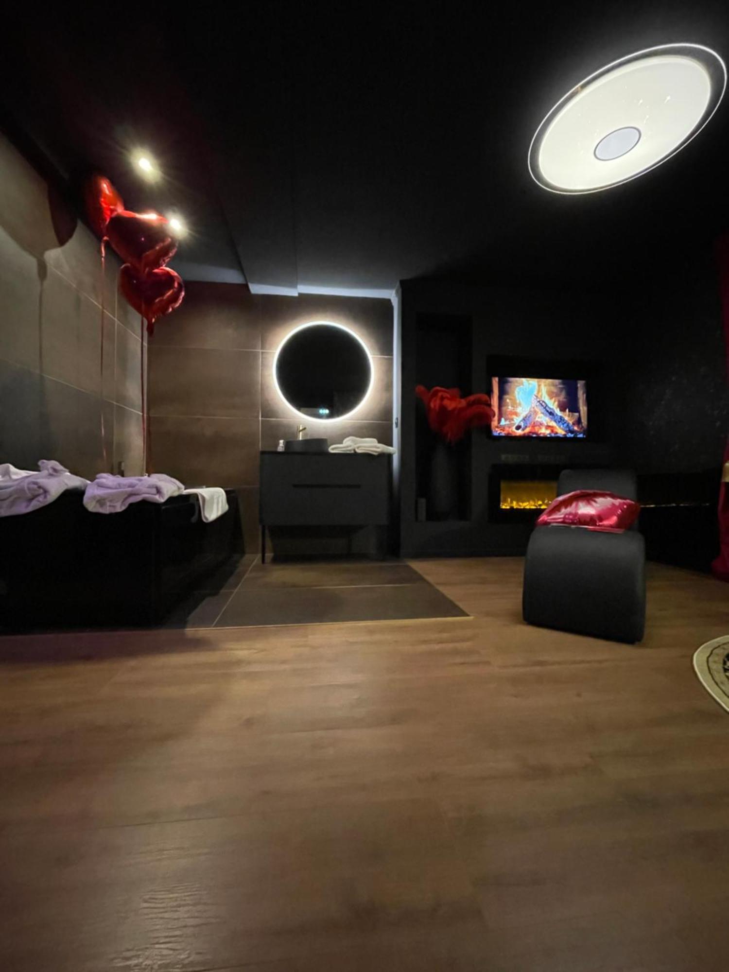 Love Room Casa Amore พุราเดส์ ภายนอก รูปภาพ